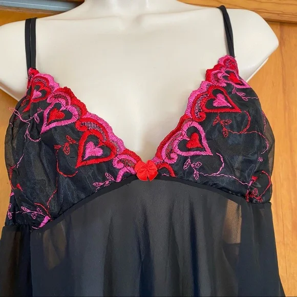 New Old Stock Vintage Women's Lingerie Slip Chemise with Heart Detail - Picture 2 of 5